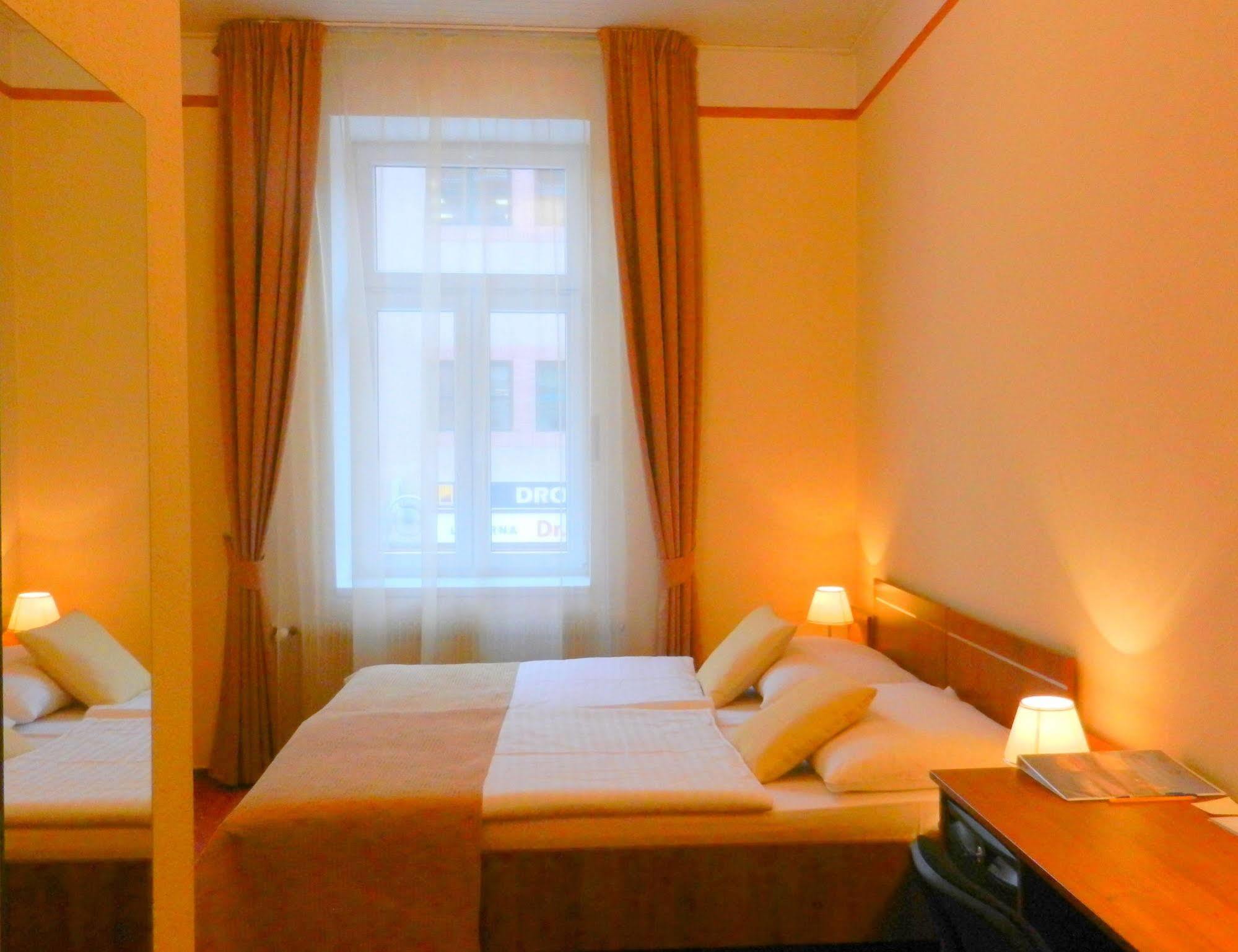 Hotel Табор Экстерьер фото